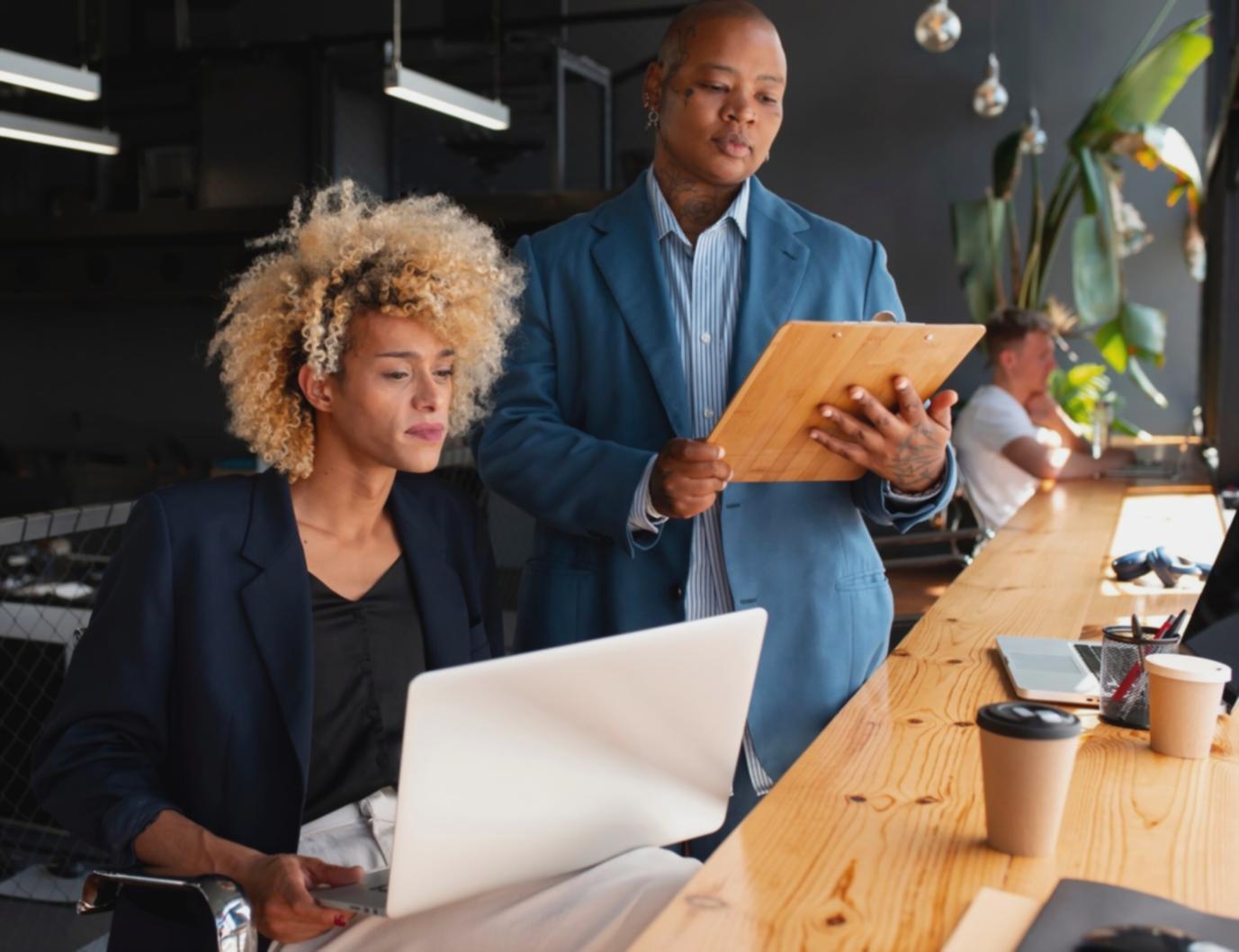 Detailansicht eines praktischen Zero-Based Budgeting Workshops mit realen Zahlen und Kategorien